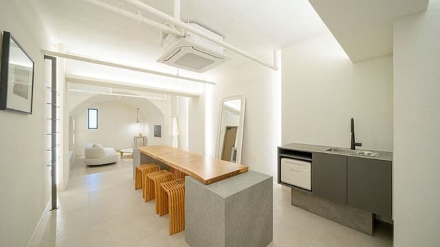 mo 201(Suite Room)