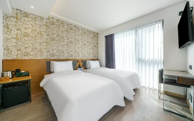 Standard Twin Room
