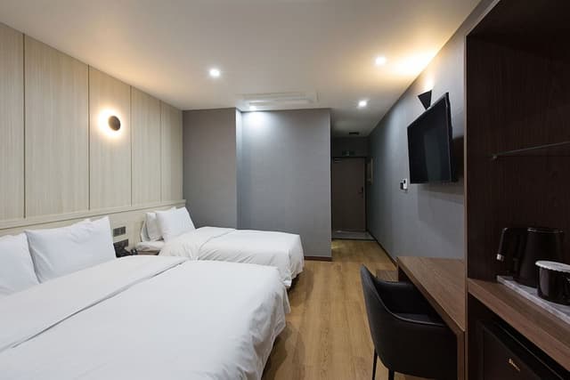 Standard Twin Room, City View