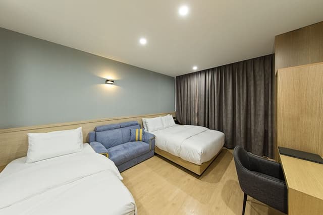 Standard Twin Room, City View