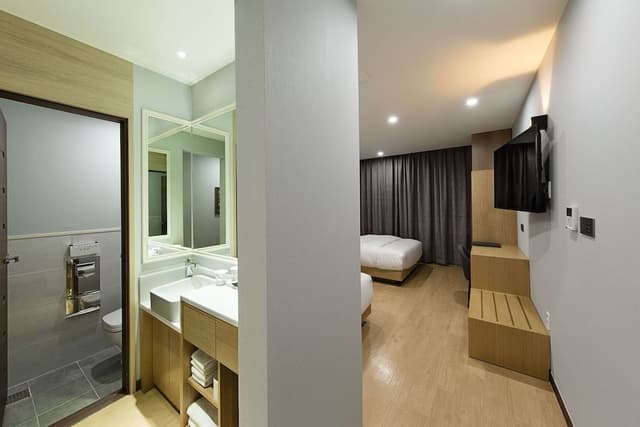 Standard Twin Room, City View