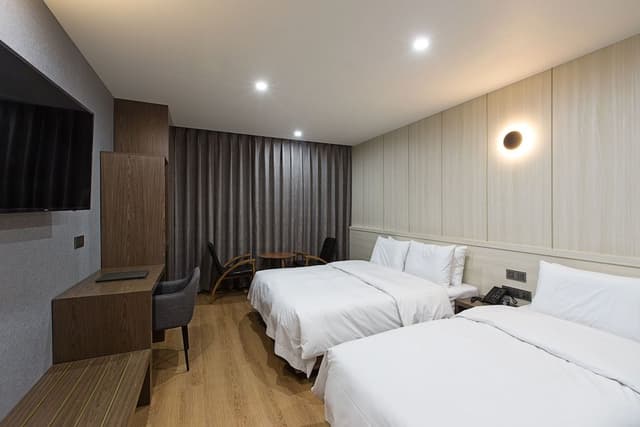 Standard Twin Room, City View