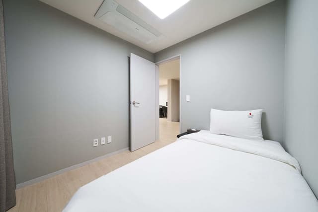 Family Suite, 2 Bedrooms, Kitchen (Saturday Check-in Time: 6 PM)