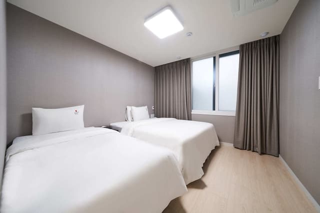 Family Suite, 2 Bedrooms, Kitchen (Saturday Check-in Time: 6 PM)