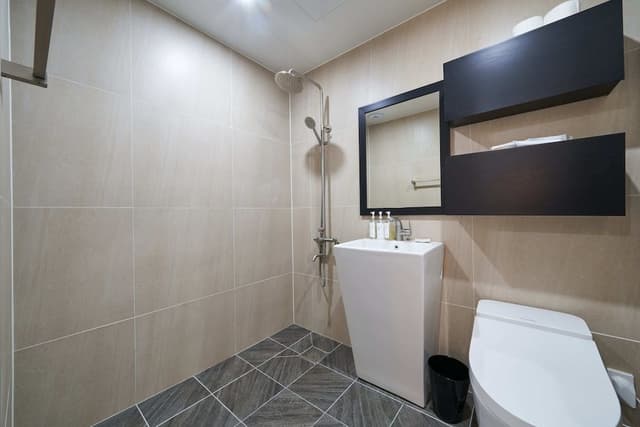 Family Suite, 2 Bedrooms, Kitchen (Saturday Check-in Time: 6 PM)