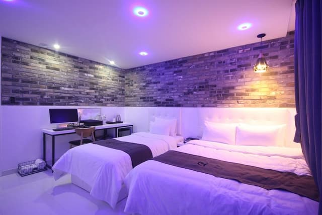 Standard Twin Room