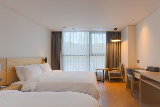 Premium Twin Room