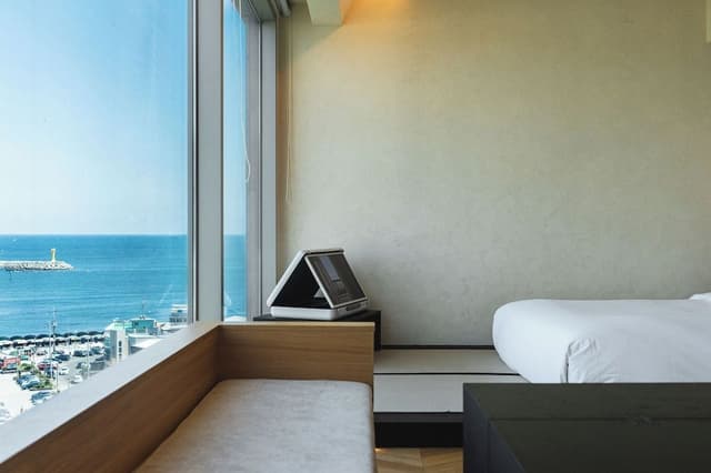 Deluxe Ocean + Outdoor Hinoki Tub