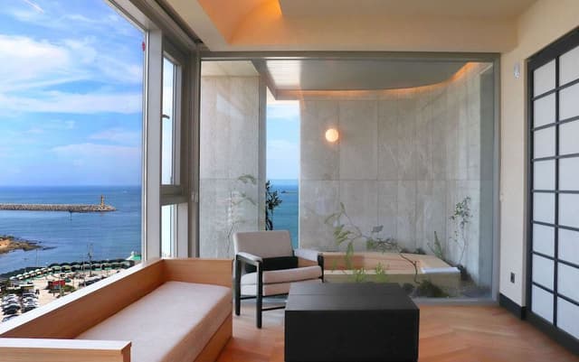Deluxe Ocean + Outdoor Hinoki Tub