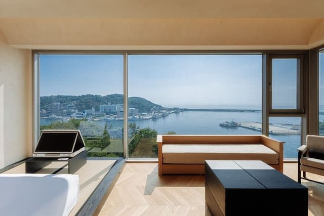 Deluxe Ocean + Outdoor Hinoki Tub