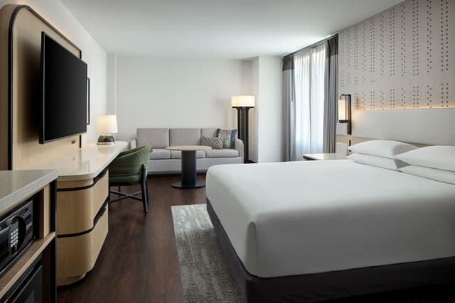 Room, 1 King Bed, Corner