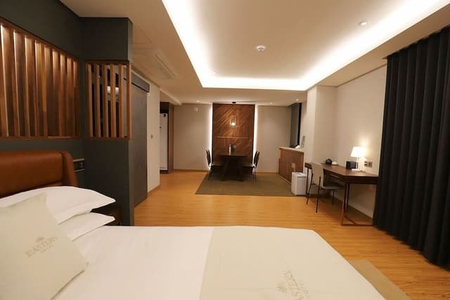Maple Suite Room