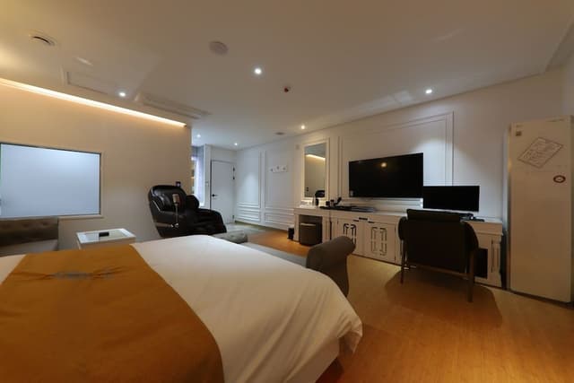 Room, Jetted Tub (Special)