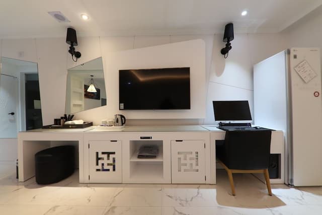 Family Room, Jetted Tub