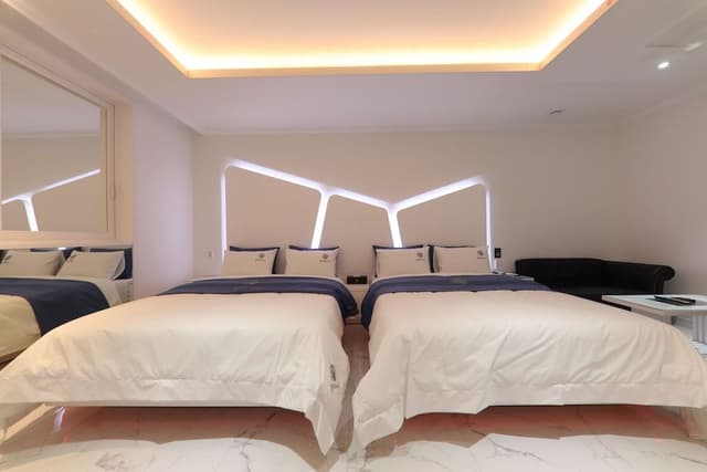 Family Room, Jetted Tub