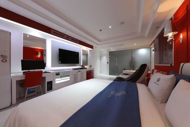 Deluxe Room, Jetted Tub