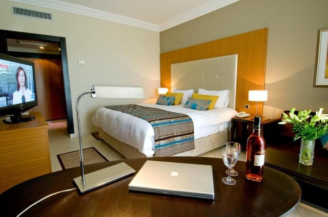 Single Room with Pool View