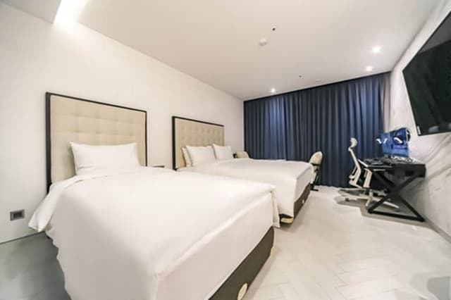Superior Twin Room (Breakfast for 3)