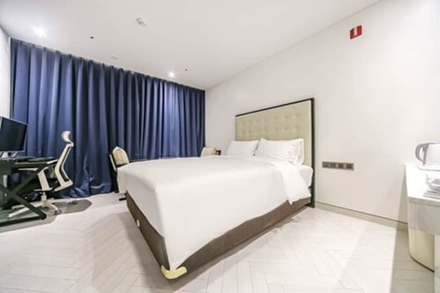Standard Double Room (Breakfast for 2)
