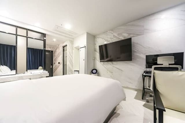 Standard Double Room (Breakfast for 2)