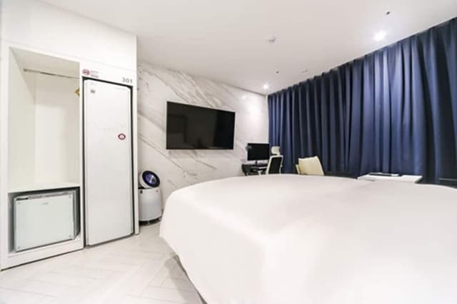 Standard Double Room (Breakfast for 2)