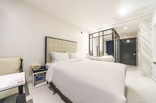 Standard Double Room (Breakfast for 2)