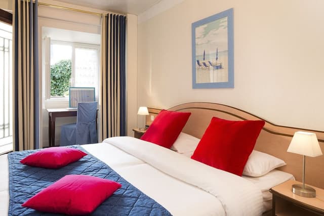 Comfort Double Room, Garden View (with shower)