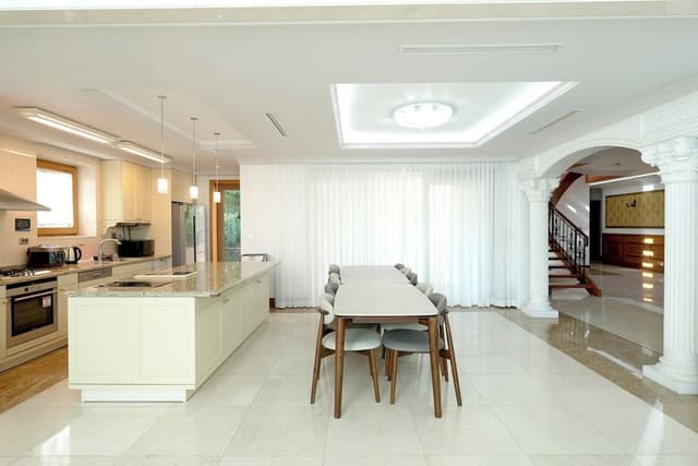 Grand Penthouse