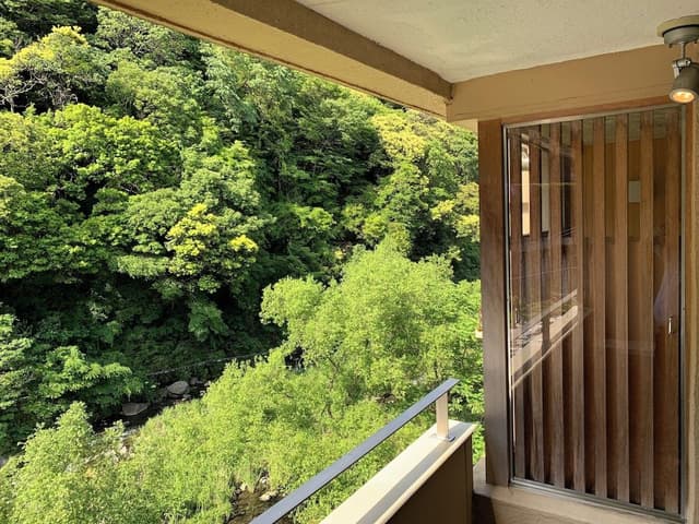 Japanese Western Style Room with partially open-aired bath