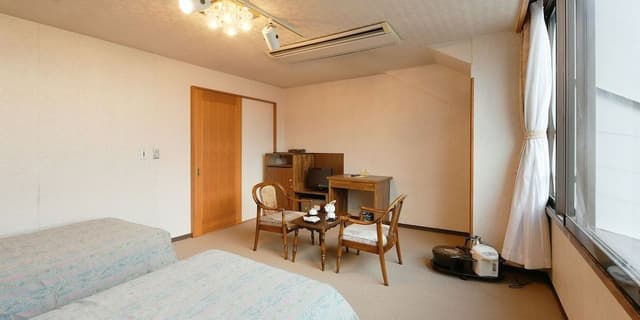 Twin Room, Non Smoking, Lake View (Top Floor)