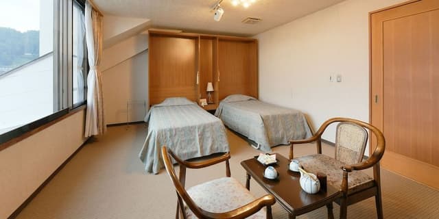 Twin Room, Non Smoking, Lake View (Top Floor)