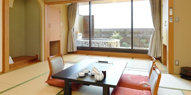 Room, Hot Tub