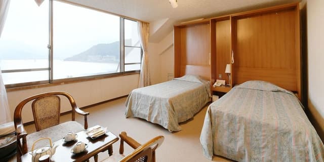 Twin Room, Non Smoking, Lake View (Top Floor)