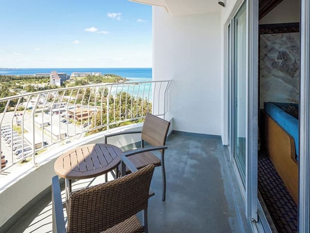 [Premier Twin] Partial Ocean View/Top Floor, 7th Floor Non-Smoking
