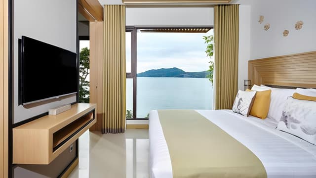 One Bedroom Suite Ocean View Coral Lounge