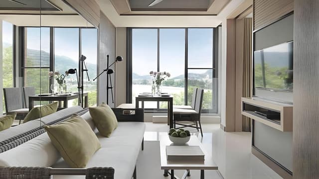 One Bedroom Suite Ocean View Coral Lounge