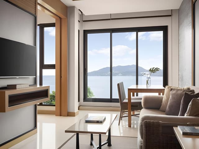 One Bedroom Suite Ocean Coral Lounge