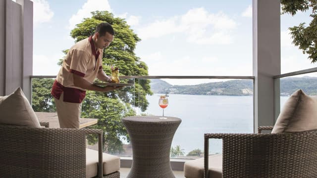 Club One Bedroom Suite Ocean View Balcony