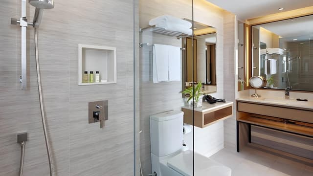 One Bedroom Suite Ocean Coral Lounge