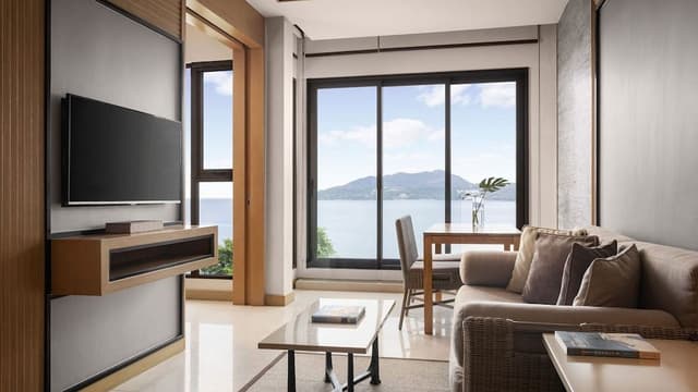 One Bedroom Suite Ocean View Coral Lounge