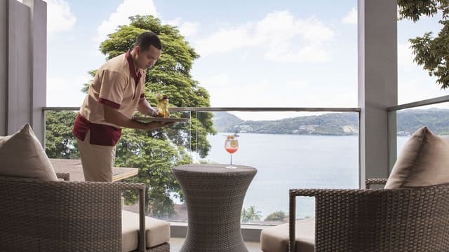 Club One Bedroom Suite Ocean View Balcony