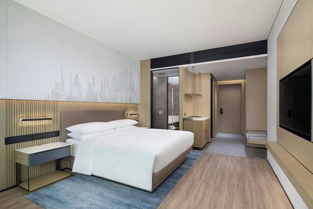 Executive Room, 1 King Bed, City View