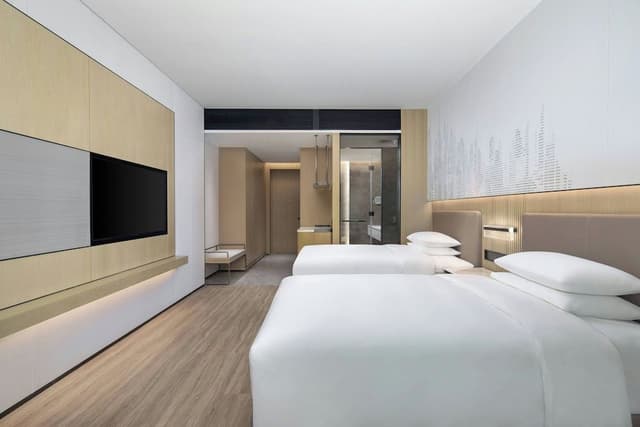 Room, 2 Twin Beds, City View