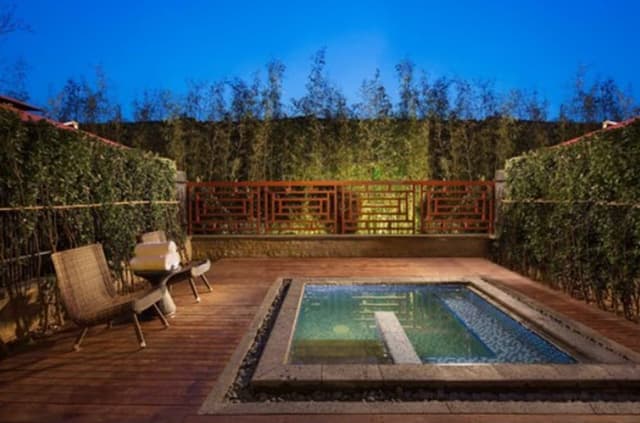 Premier Double Room, 1 King Bed, Mountain View