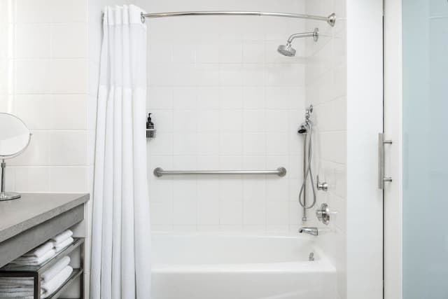 Archer's Den Mobility Accessible with Tub