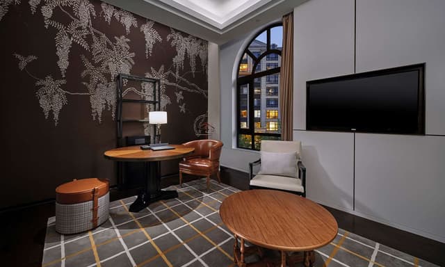 KING EXECUTIVE ROOM