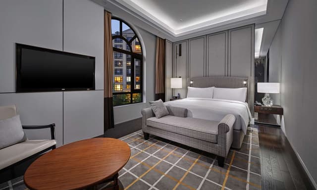 KING EXECUTIVE ROOM