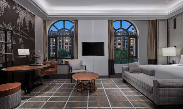 KING EXECUTIVE ROOM
