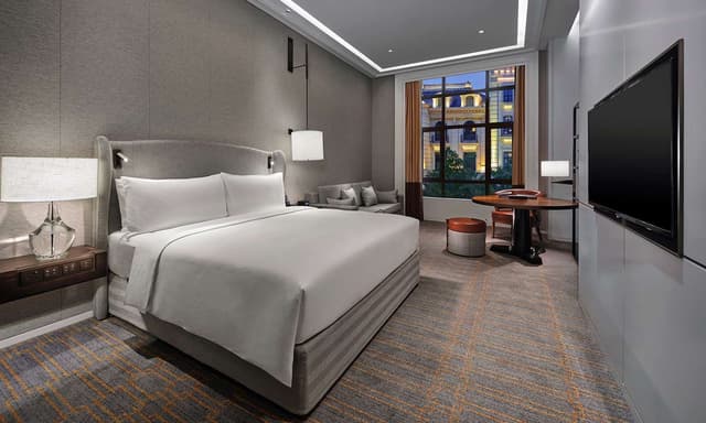 KING DELUXE ROOM
