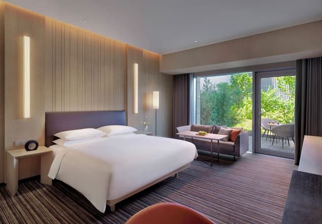 1 King Bed with Terrace